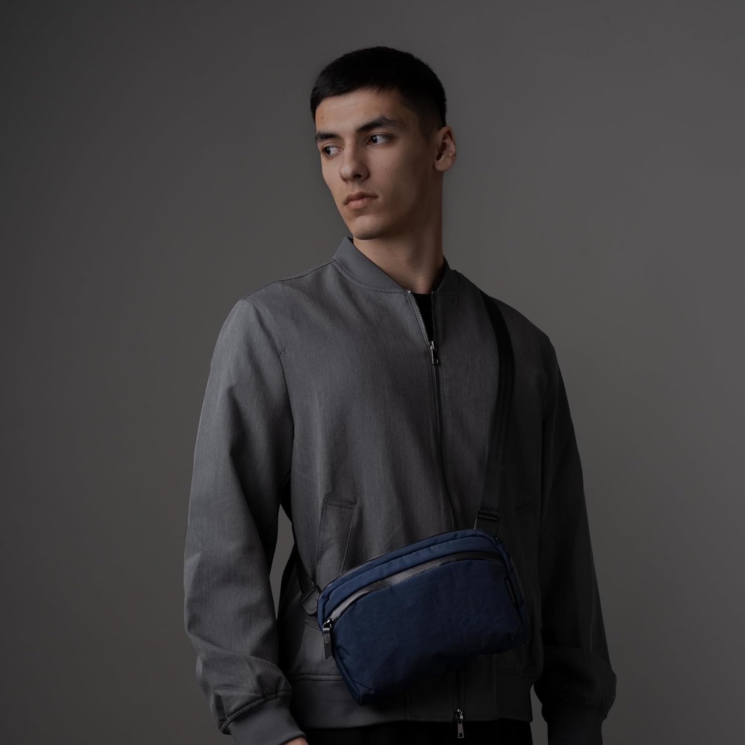 ALPAKA Flight Sling 2L – Bolsa tiracolo masculina leve, portátil, embalável, com alça de ombro de liberação rápida em promoção! Veja a oferta e mais achadinhos de Mochilas & Pastas Masculinas 2 Hoje é o melhor dia para comprar ALPAKA Flight Sling 2L – Bolsa tiracolo masculina leve, portátil, embalável, com alça de ombro de liberação rápida com aquele preço maroto! Promoção! Aproveite a oferta! 2