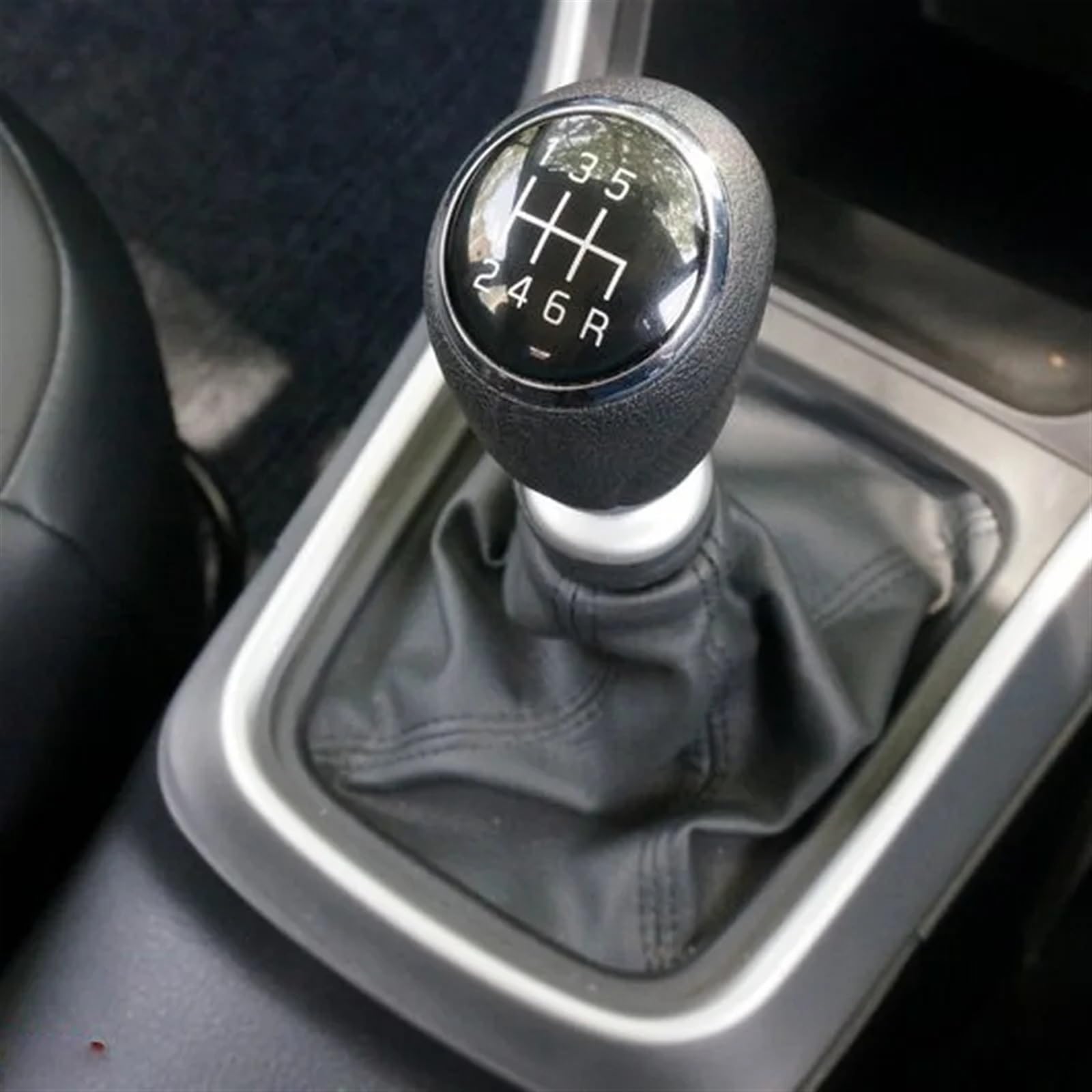 Pommeau De Vitesse SUZUKI SX4 – Modèle à Partir De 2006 – Référence GZB-SU-000 – Marque NTY