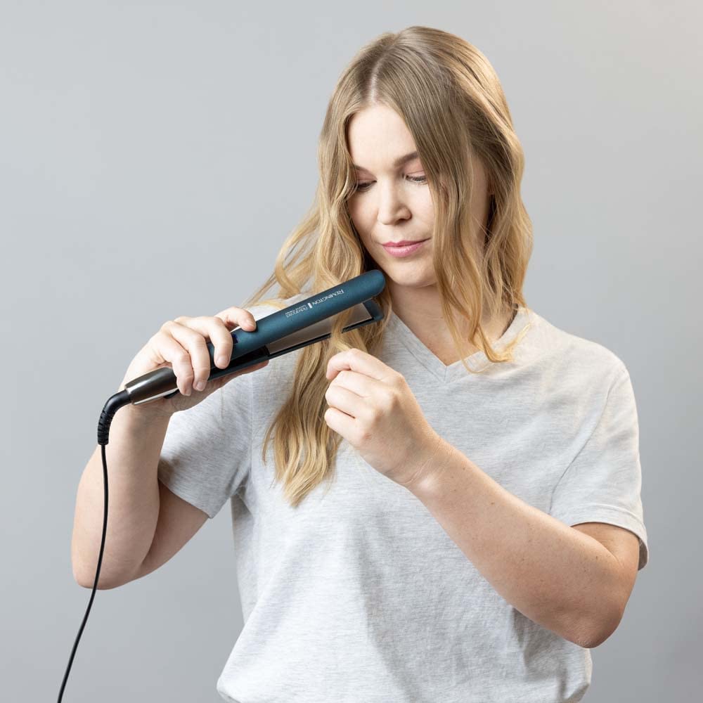 Remington Lisseur Cheveux [Soin nourrissant à la noix de coco] Advanced Therapy (Filtres anti-UV,Brilance & Douceur,Céramique,Capteur régule la température 230°C, Ecran LCD) S8648