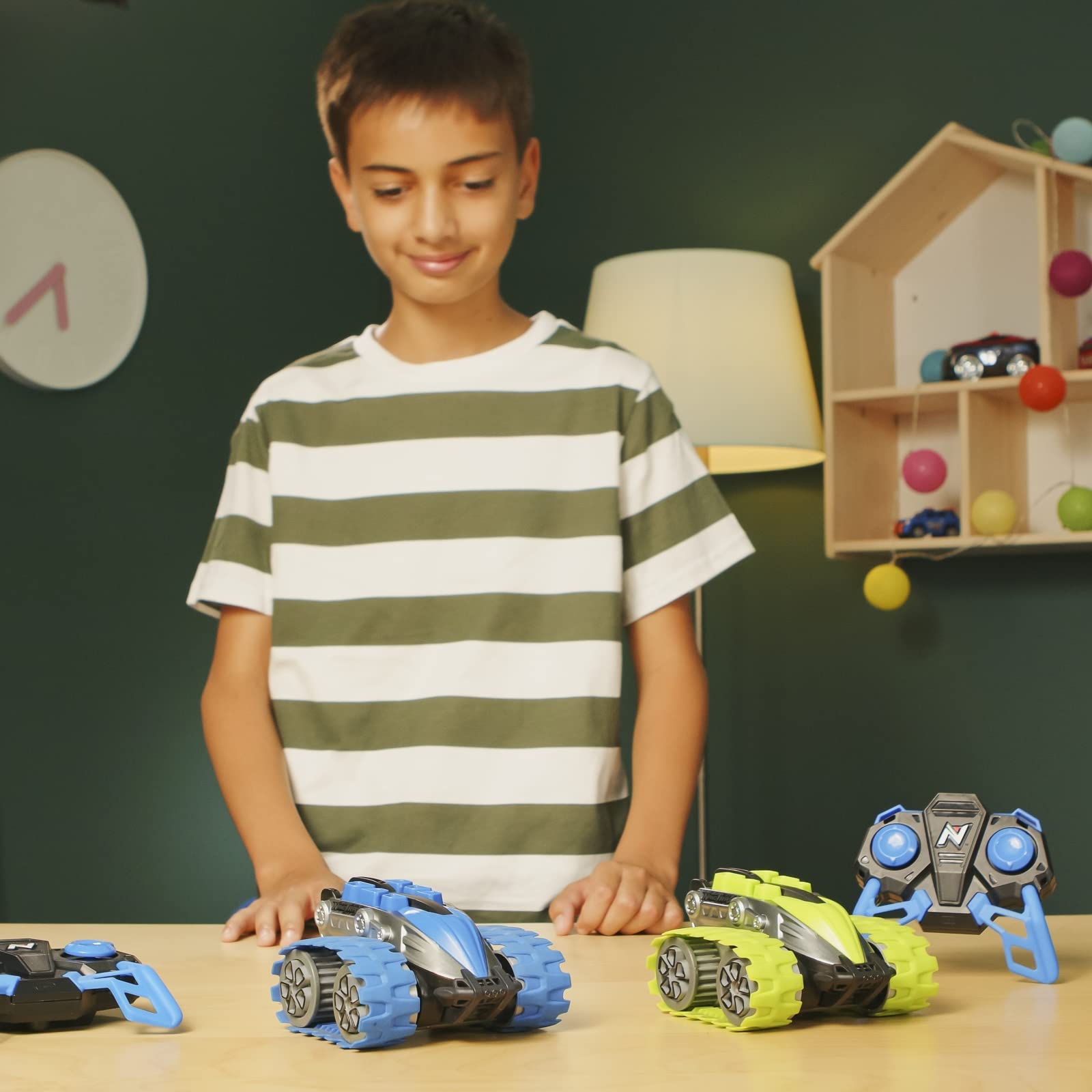 Nikko 10181 Nano Trax zdalnie sterowany samochód RC, mini pojazd gąsienicowy offroad, mały czołg z obrotami 360° i fajnymi godzinami, zabawka dla dzieci od 6 lat i dorosłych, ok. 15 cm, zielony