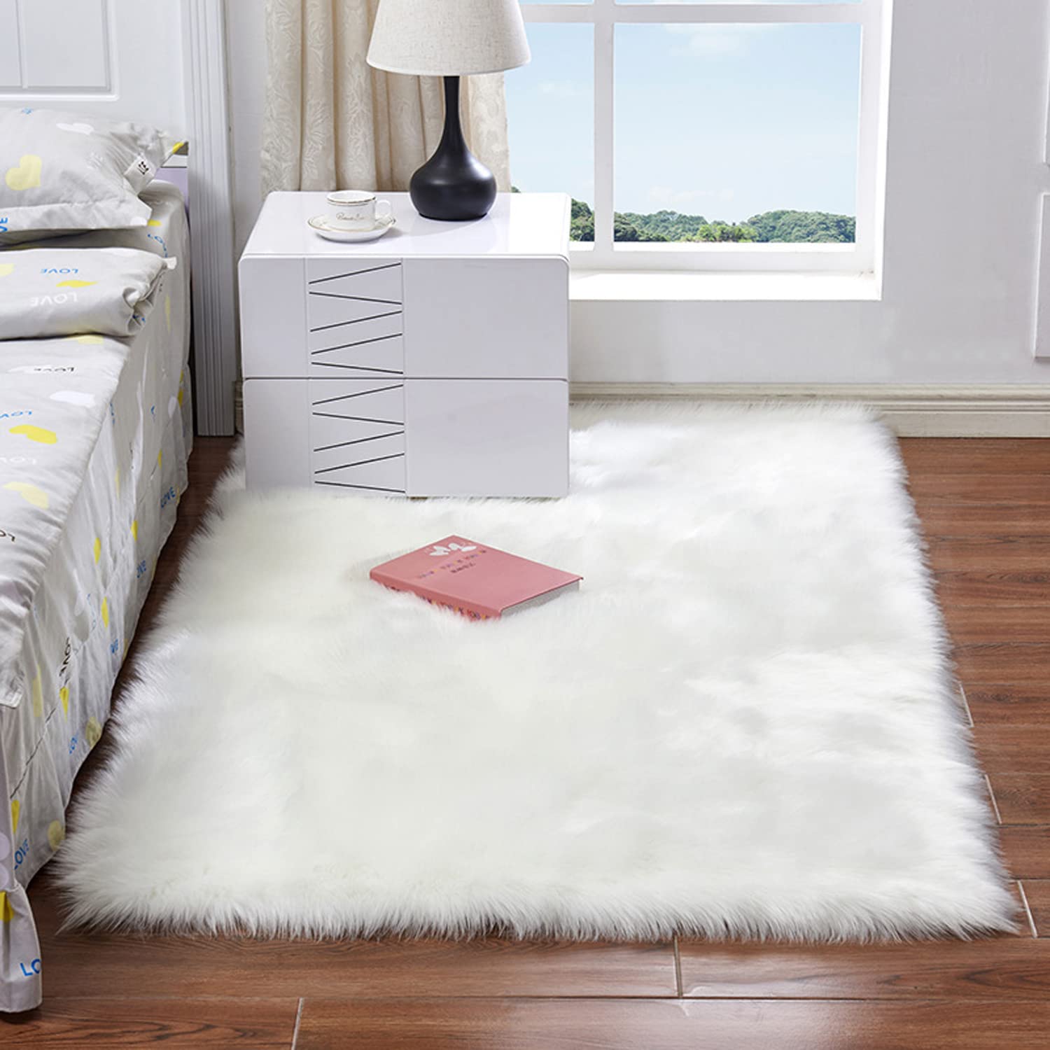Shaggy Rugs Soft Fluffy Carpets, Area Rugs for Bedroom LivingRoom, Nursery Rugs Kids Room Dorm Rugs Shaggy Throw Rug, Rectangular Fuzzy Rug Home Decor (White,1.7x1.7ft/50 * 50cm)