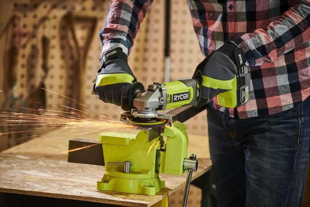 Ryobi RC18120-140XG, Kit Batteria al Litio 18V One+ 4.0Ah e Caricabatteria Rapido 2.0A, Batteria di Lunga Durata con 4 Indicatori dello Stato di Carica, Tecnologia IntelliCell, Fai da Te