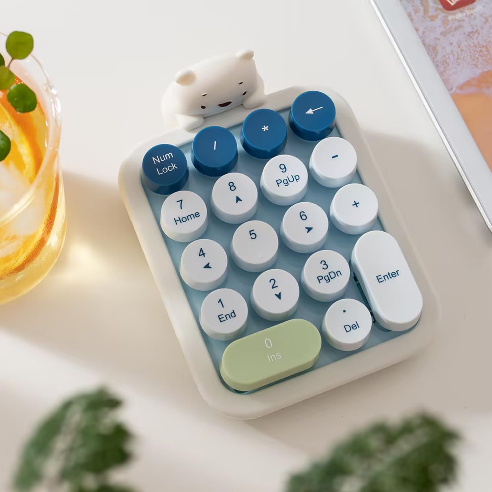 Lomiluskr Simpatico tastierino numerico wireless con orso in silicone, tasti rotondi colorati, connessione wireless USB 2,4 G, tastiera numerica portatile per contabilità finanziaria, adatta per PC