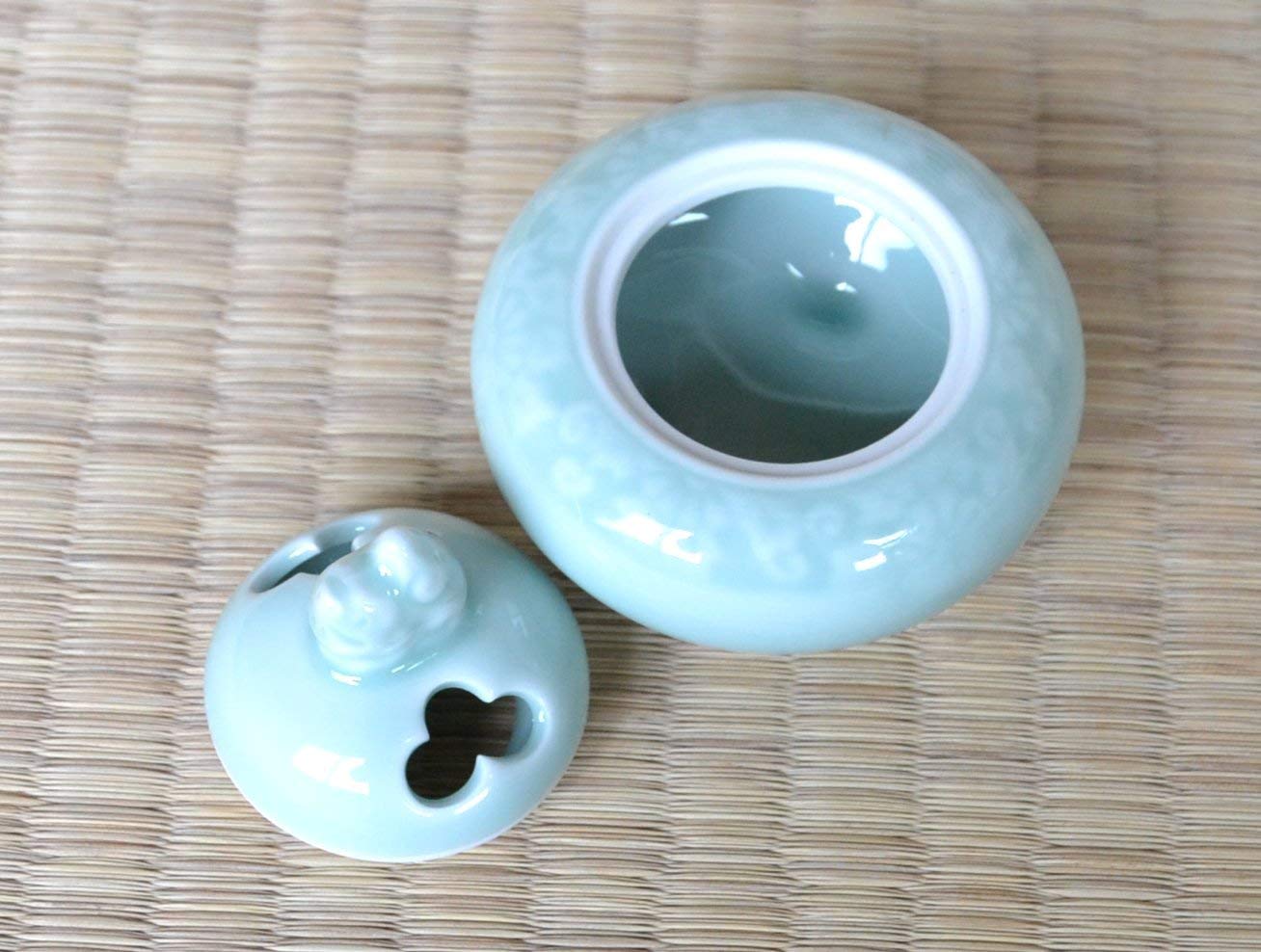 Amazon｜有田焼 青磁かぶ ミニ香炉（木箱付）【サイズ】高さ6.5cm