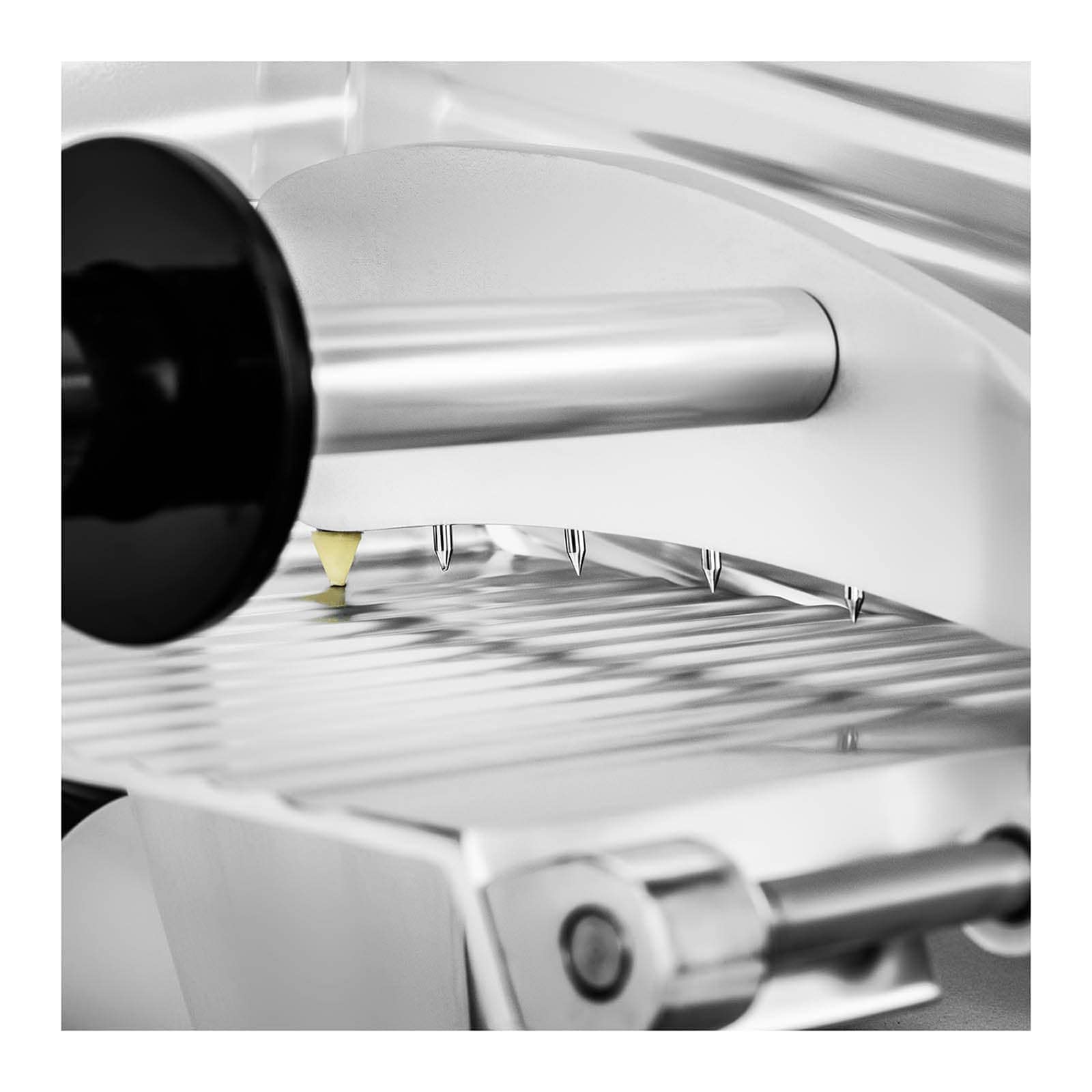 Royal Catering Affettatrice Elettrica Affettatrice con Affilacoltelli RCAM-250E (Ø 250 mm, 0-8 mm, 150 W, 480 giri/min)