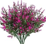 Encantadoras flores de lavanda morada falsas con tallos verdes traen la exuberante belleza de la naturaleza cuando las pones en un jarrón, colócalas en una jarra rústica para una decoración de granja francesa, o conviértete en una guirnalda colgante para patio al aire libre.