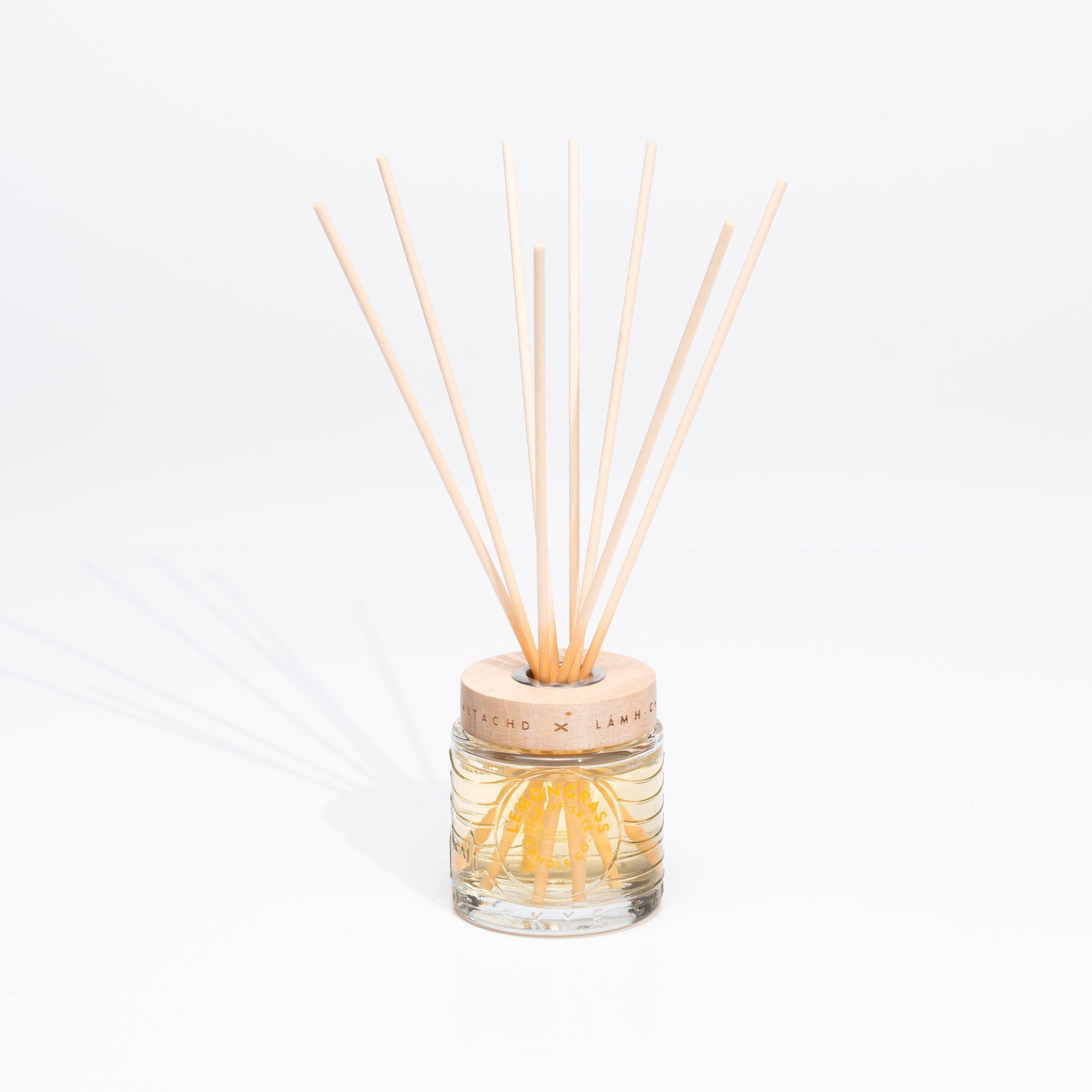 Isle Of Skye Candle Company White Lemongrass Reed Diffuser | Premium Fragrance | Hand-Poured In Scotland | Effortless Home Fragrance | 10 Weeks Diffuse Time | Plant-Based, Sustainable Augeo