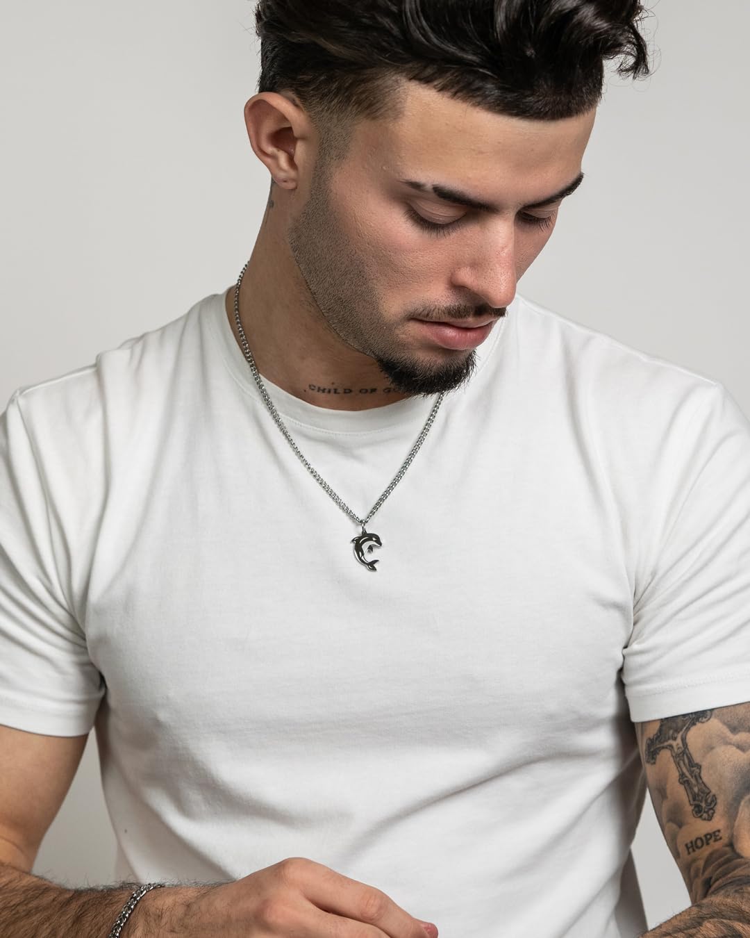 Delfin Kette mit Anhänger für Herren und Damen - Streetwear Cuban Halskette mit Delfin Anhänger aus Edelstahl und 18K Gold - Wasserfeste Kette - 50-55cm Länge verstellbar