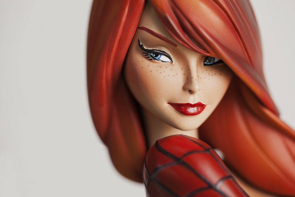 Amazon.com: Spider-Man Comiquette Mary Jane Polystone Statue : Toys & Games
