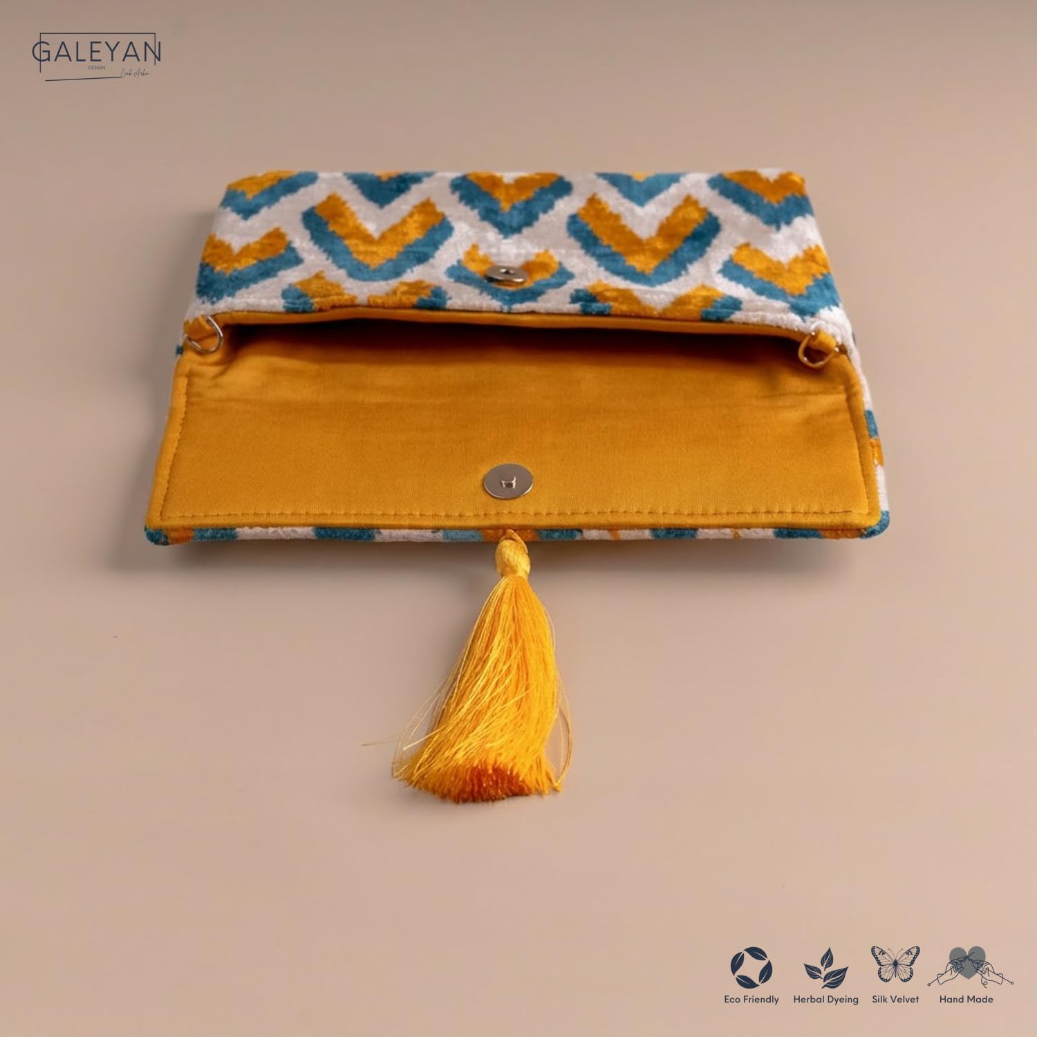 Pochette Ikat in velluto di seta fatta a mano, stile busta, design bohémien, motivo etnico, opzione cinturino a catena, pochette per feste serali, borsa premium, bianco sporco, turchese, oro