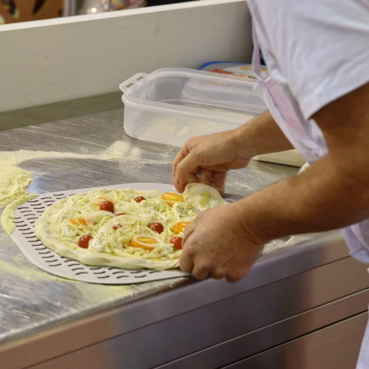 GIEMME Pala para pizza perforada con personalización – Para pizzas de 36 cm – Pala para horno de leña (Cabeza de 36 cm personalizada, Longitud del mango 90 cm)