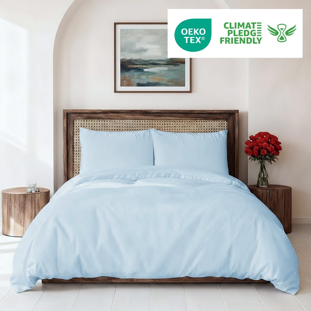 CGK Unlimited Set copripiumino Blu chiaro 3 pezzi 240x220 cm - Morbido in microfibra poliestere, elegante e resistente con 2 federe 80x80 cm lavabile in lavatrice, con chiusura a cerniera e lacci.