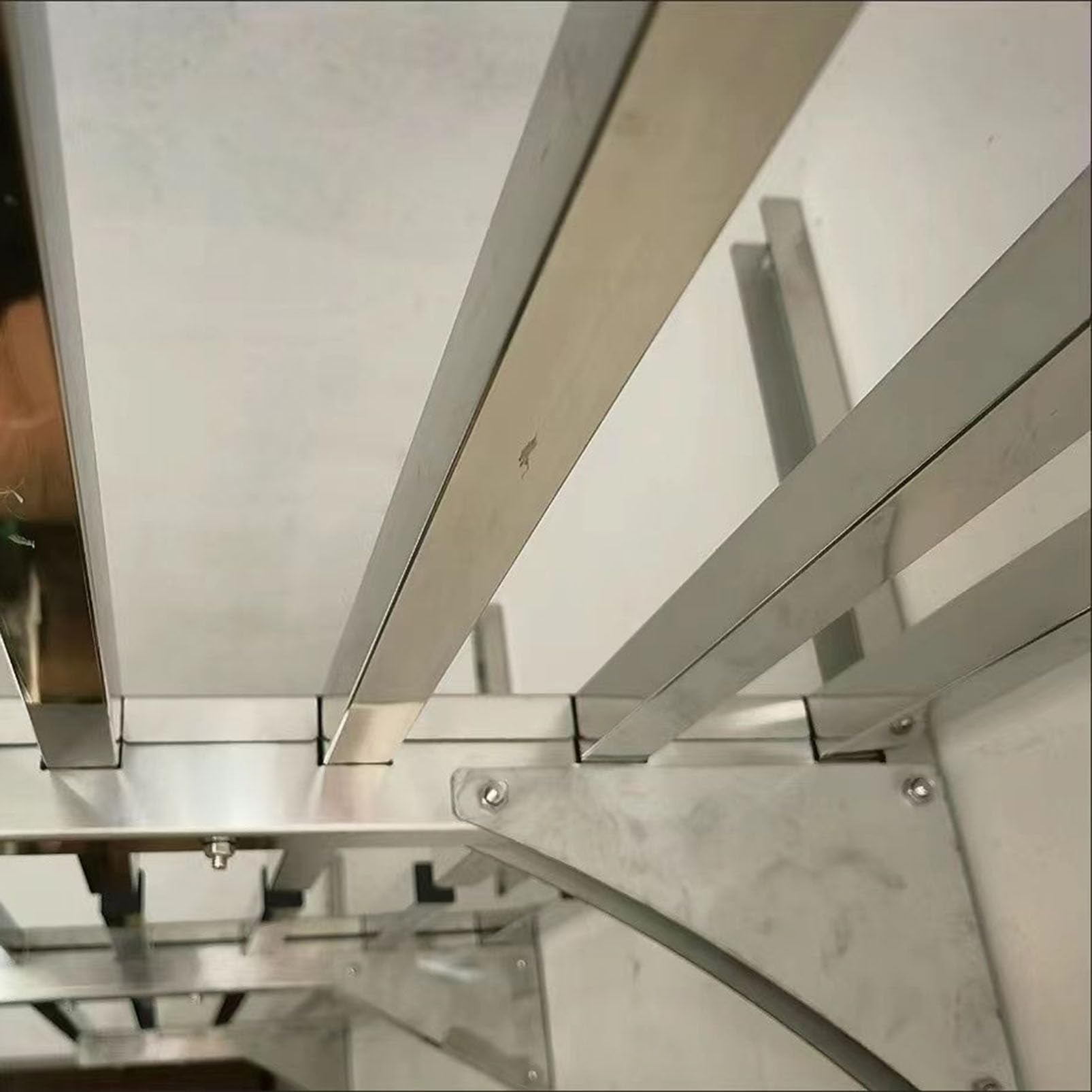 Estantes flotantes de pared resistentes con bandeja grande, soportes de estante de acero inoxidable para organizar herramientas en garaje, cobertizo, sótano o almacén