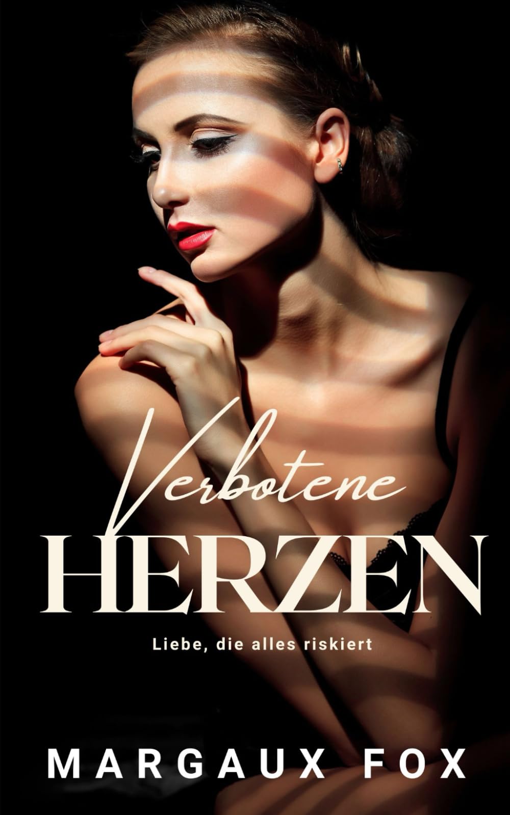 Verbotene Herzen: Eine verbotene politische Ice-Queen-Romanze (Stahl und Seide – Die Ice Queen-Romane)