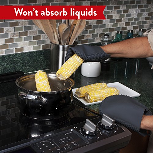 Premium Silicone Oven Mitts and Pot Holders. This 100% Silicone Pot Holder is Flexible, Durable, Easy to Clean. These Pot Holders for Kitchen are Healthier, Won\'t Grow Mold or Bacteria (Red, 1 Pair)