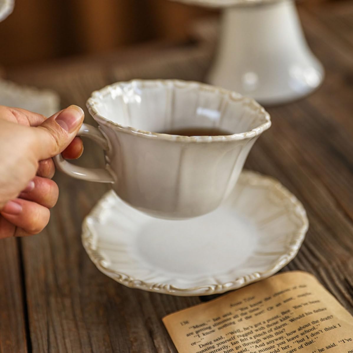 DECHOUS Juego de Taza de Cerámica Estilo Elegante Vintage de 300ml Platillo Antideslizante y Fácil de Limpiar, Adecuado para Disfrutar Café o Té en Casa
