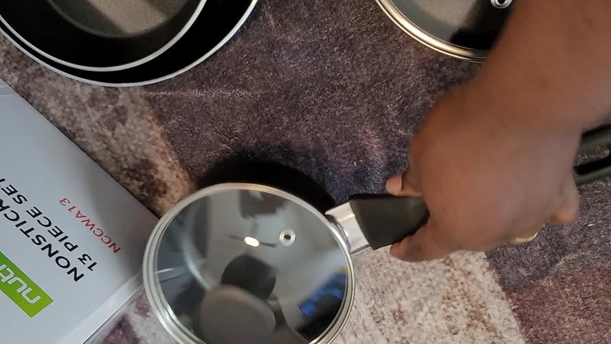 NutriChef Pannenset – 13-delige Antiaanbak Kookpannenset- Hittebestendige Kookset met Steelpan-Koekenpannen- Kookpotten- Braadpan- Deksels en Keukengerei- Rood