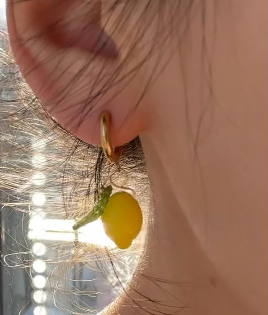 Boucles d'oreilles créoles faites à la main en acier inoxydable plaqué or 18k avec pendentif citron suspendu