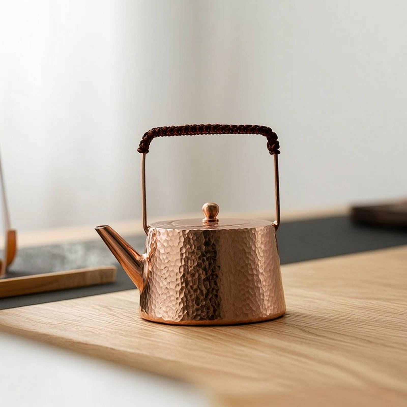 Tetera de Cobre Puro Martillado Tetera Hervidor Jarra con Corto Mango Arqueado Tapa Ajustada Vertido Controlado Adecuada para del Té Mesa Cocina Regalo, 800 Ml, Aspecto Envejecido