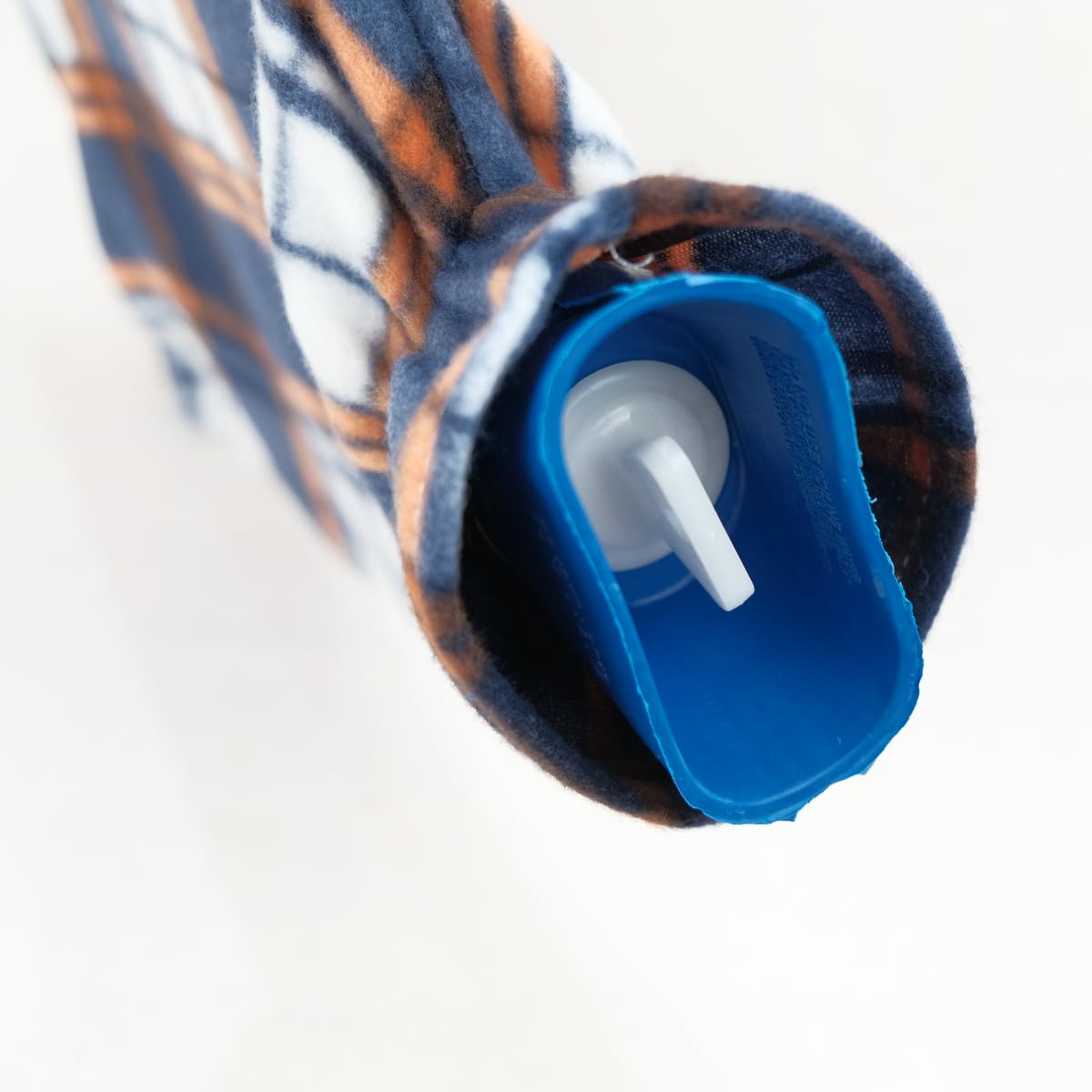 Bolsa de Agua Caliente 2L con Funda - Ideal para Alivio de Dolor y Relajación - Apta para Uso en Invierno y Terapias - Bolsa Frío Calor Reutilizable para Mayor Versatilidad