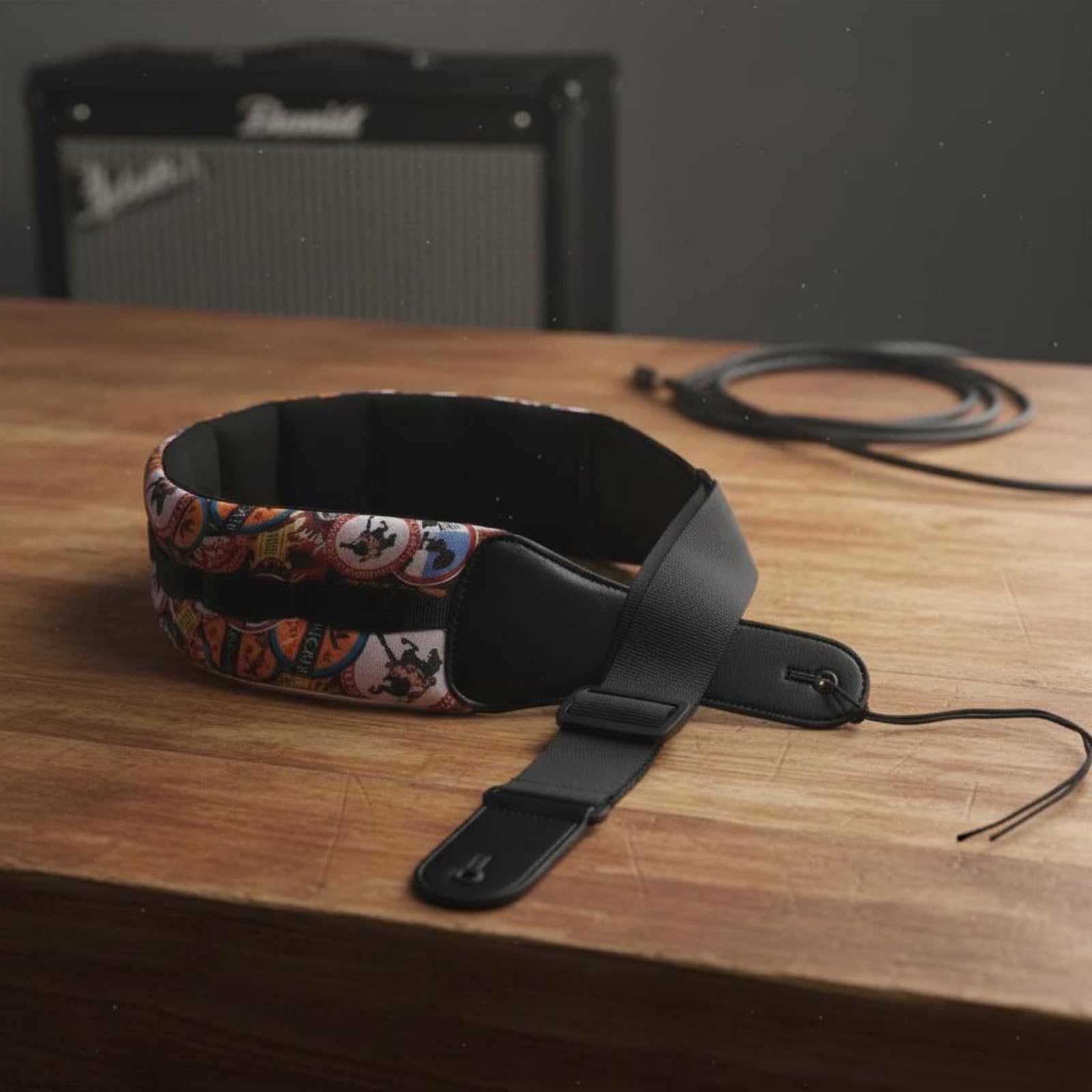 Correa de Guitarra Acolchada Correa Ajustable Arnés Cinta Bandolera con Material Textil Resistente y Extremos Reforzados para Mayor Estabilidad Adecuada para Bajo Estudio Escenario
