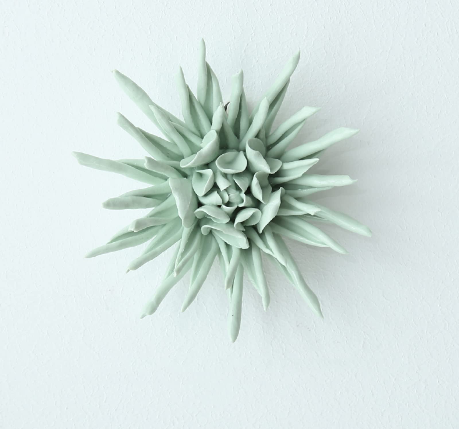 KJOLWHCQ Elegant Handcrafted Ceramic Green Epiphyllum Flower Wall Hanging Decor Flowers Artificial Sculpture 3D Wall Ornament Arts Wedding Gift(12cm (4.7inch))