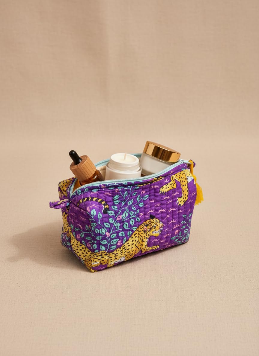 Kit 3 Trousses de Maquillage Léopard Violette – Petite, Moyenne et Grande – Trousse de Toilette Femme Voyage – Pochette Cosmétique Matelassée avec Pompons - 4