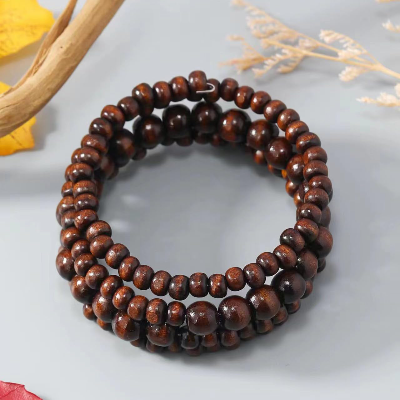 Bracciale Rigido Fatto a Mano con Perline di Legno Naturale, Bracciale Rigido Intrecciato con Motivi Geometrici Spessi per Donna, Gioielli Boho Estivi da Spiaggia.