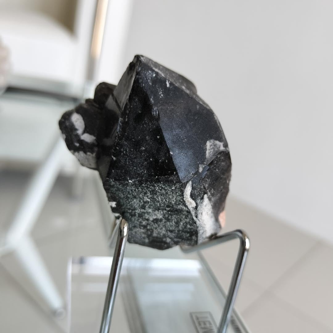 最高級モリオン=黒水晶[YhUW]原石　中国山東省産　台座付きインテリア　魔除け Amazon.co.jp: 最高級モリオン=黒水晶YhUW原石 中国山東省産