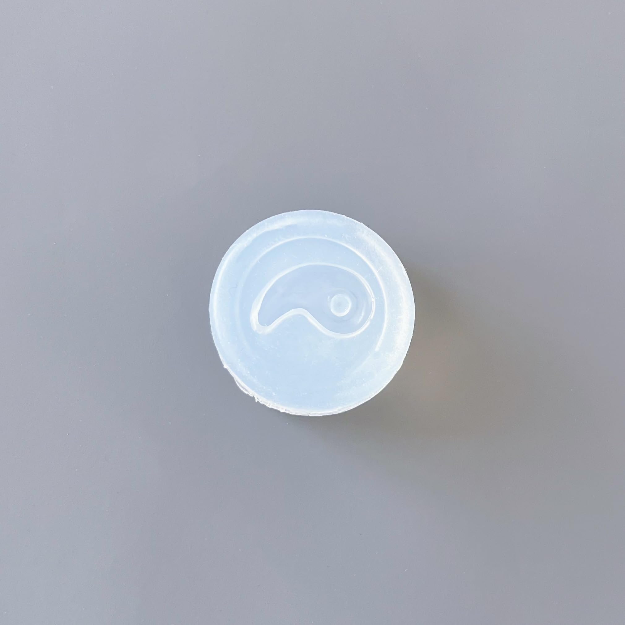 Amazon.co.jp: 【シリコンモールド】勾玉 通し穴付き まが玉
