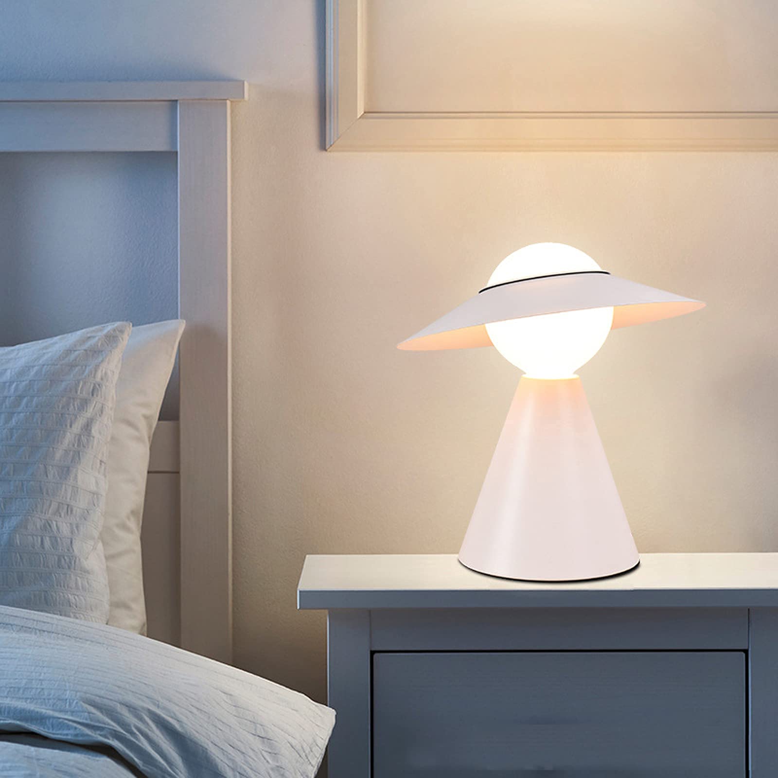 Lampade da tavolo astronauta Lampada da scrivania in resina Lampada da camera da letto Lampada in stile nordico per decorare il soggiorno Lampada da tavolo in resina (WH-MTB-250) - Cina Lampada da