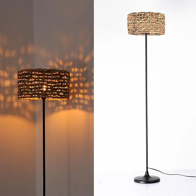 Alpinaluz Floor Lamp - Hand Woven Rattan Shade, Black Metal Base - Golvlampa Rotting
