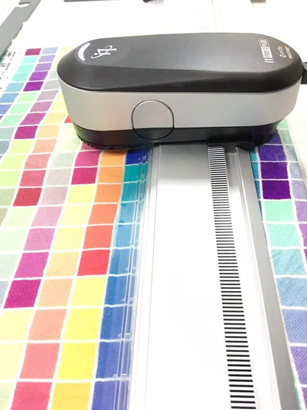 X-Rite i1 Basic Pro 3 Spectral Color Measurement Set for Professional Level Monitor and Projector Profiling, Monitor and Printing Quality Verification, Spot Color Measurement