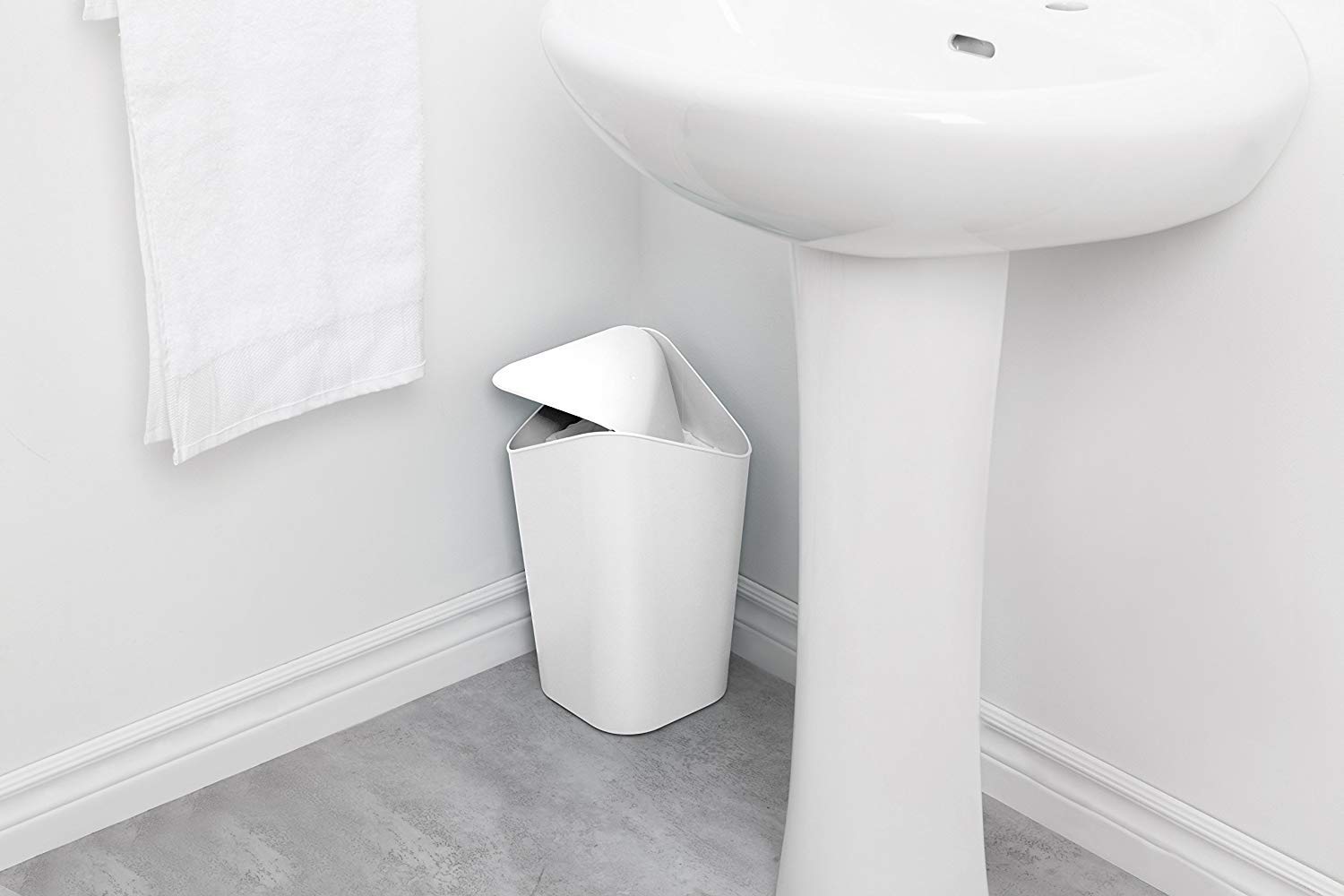 Umbra Swing Lid with Square Corner Trash Can (Corner of)