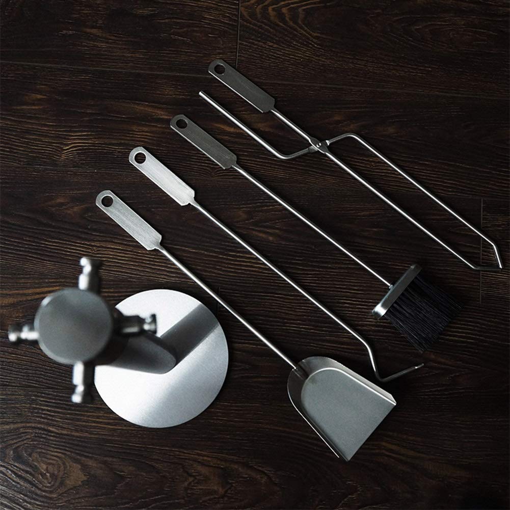 Set di 5 attrezzi da camino in acciaio inox con moderno supporto antiruggine resistente, include pala, spazzola, attizzatoio e pinze