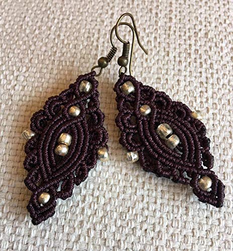 Pendientes macramé marrón chocolate con cuentas doradas hechos a mano Son muy ligeros