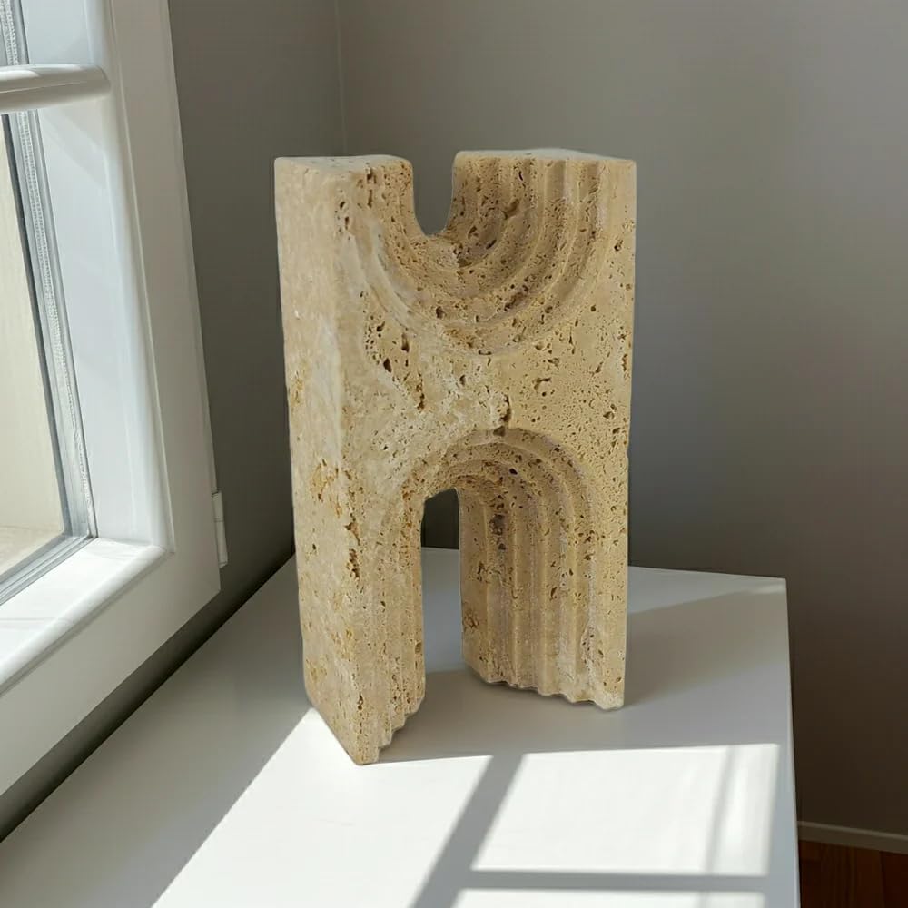 Maison & Werk Travertin Skulptur (12 × 22 × 7 cm) – Exklusives Dekoobjekt, Moderne abstrakte Marmor Design Figur für Fensterbank Deko, Wohnzimmer Modern & Deko Wohnzimmer