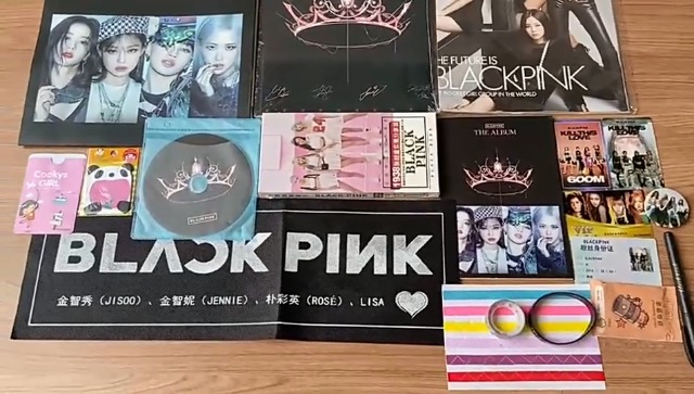 Coffret Cadeau Blackpink Kpop | Porte-clés, Sac à Dos, Autocollants, Collier | Merchandising Fan Officiel - 4