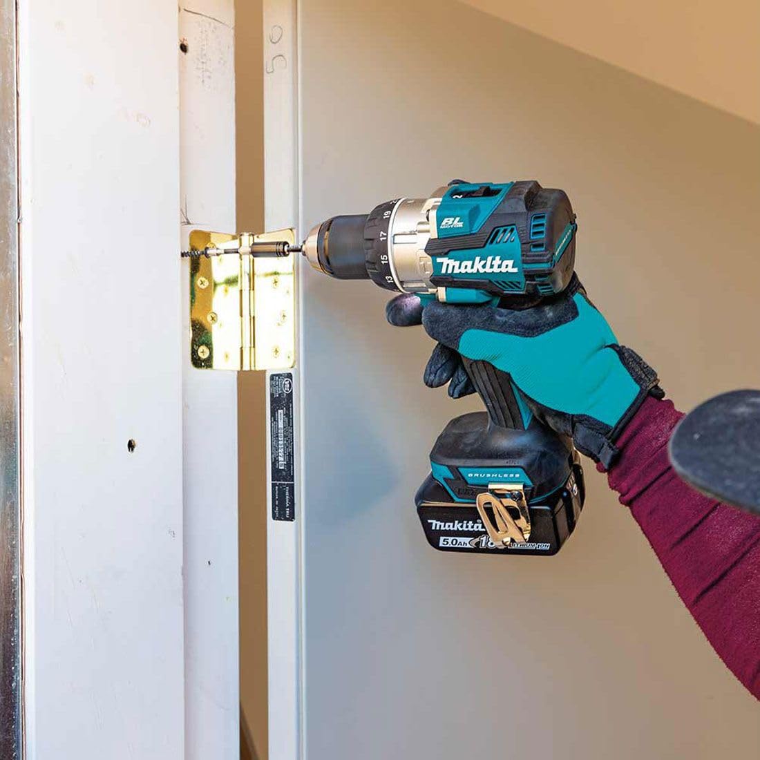 Makita DLX2507TJ - Kit combinado de 2 piezas de iones de litio LXT sin escobillas de 18 V con 2 baterías de 5.0 Ah y cargador suministrado en una funda Makpac
