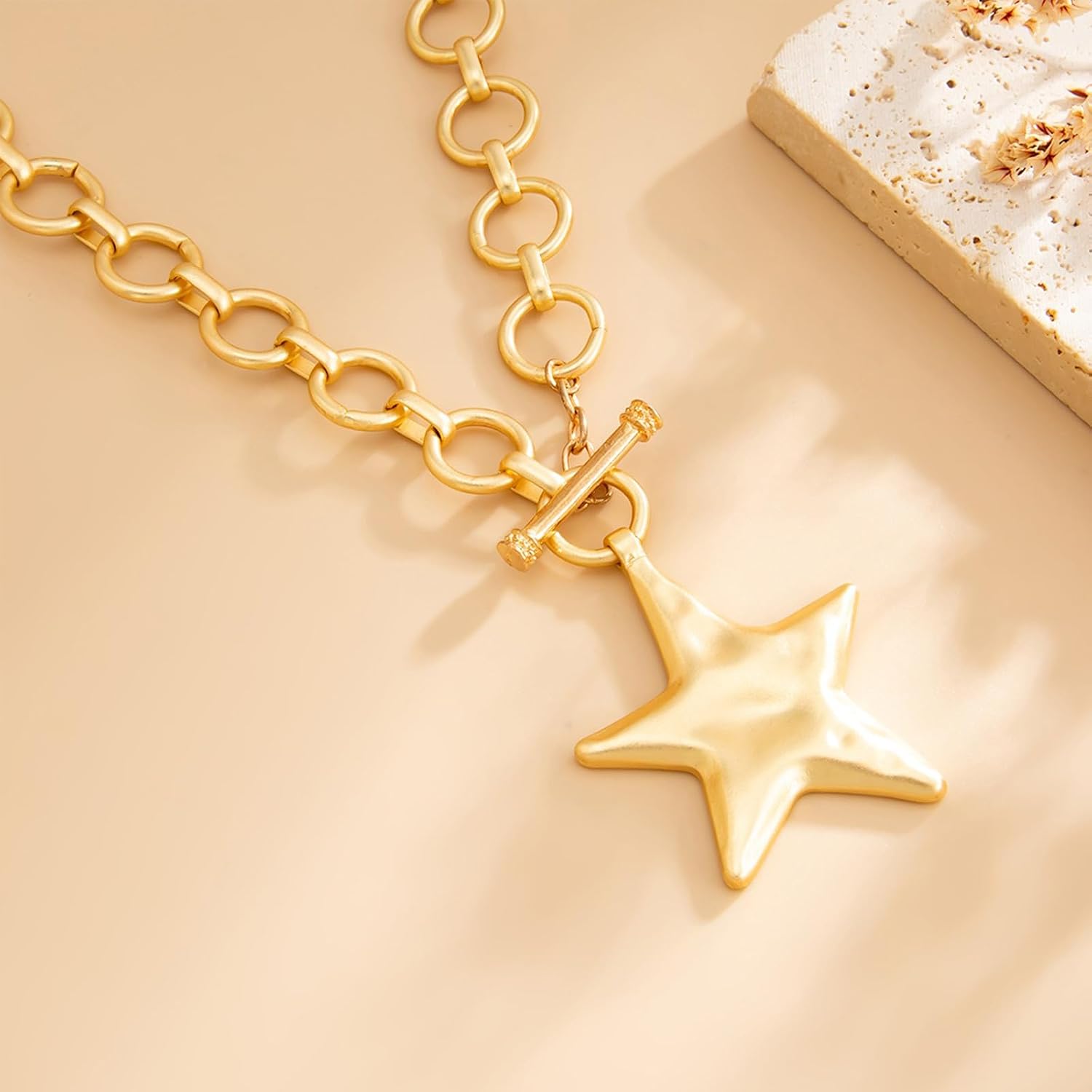 Chunky Gold Star Necklace for Women Big Star Statement Necklace Thick Pentagram Geometric Pendant Necklaces Birthday Jewelry Gifts
