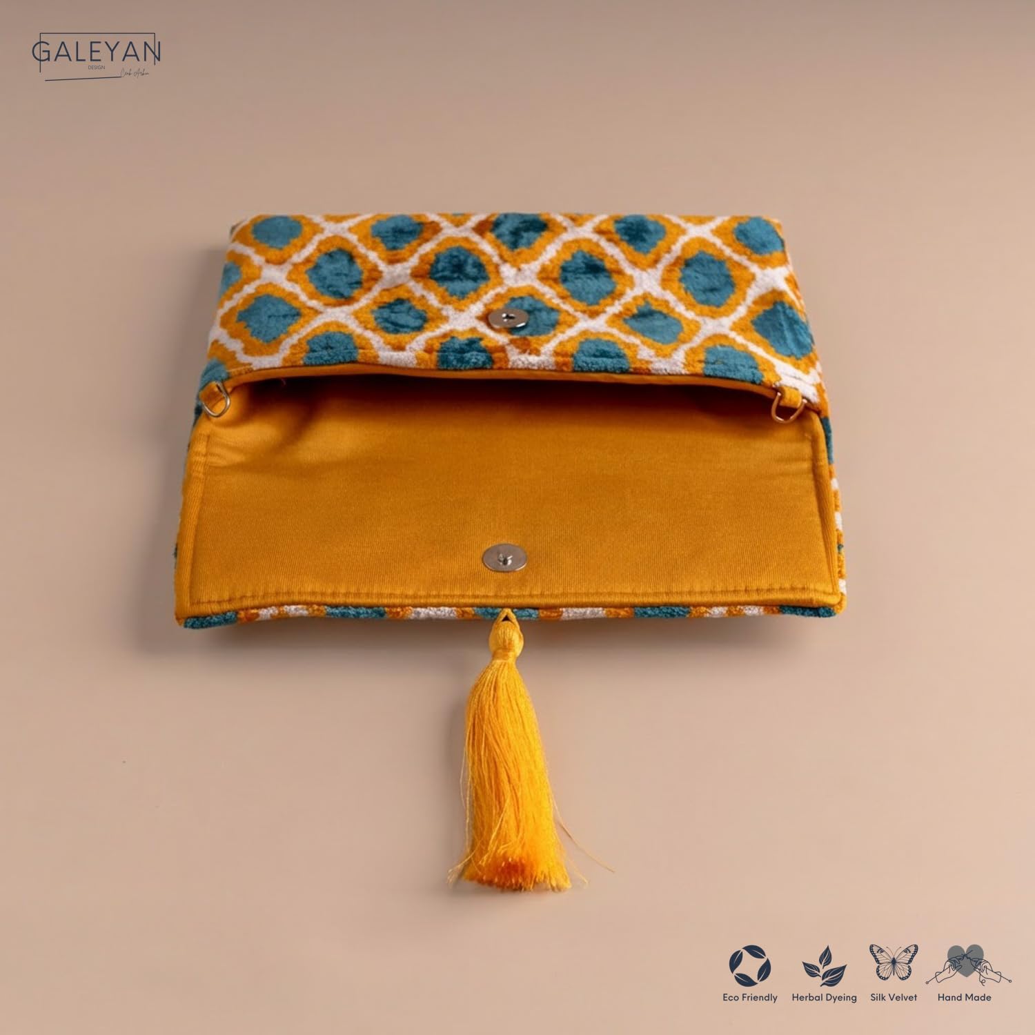 Pochette Ikat in velluto di seta fatta a mano, stile busta, design bohémien, motivo etnico, opzione cinturino a catena, pochette per feste serali, borsa premium, bianco sporco, turchese, oro