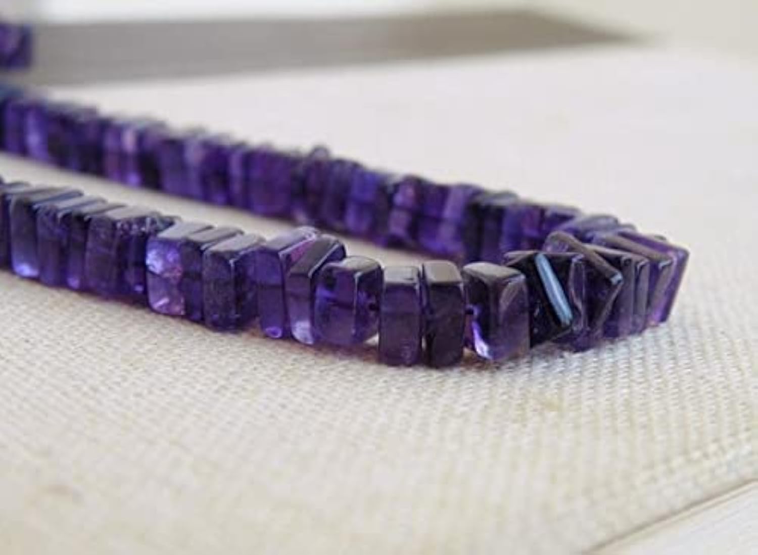 Perles améthyste cube facettée pour créer vos bijoux bohèmes chic fait main