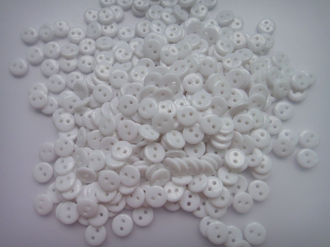 LYRACCES Wholesale Lots 500pcs Small Baby Craft DIY Sewing Fasteners Flatback Resin Buttons 9mm (White)