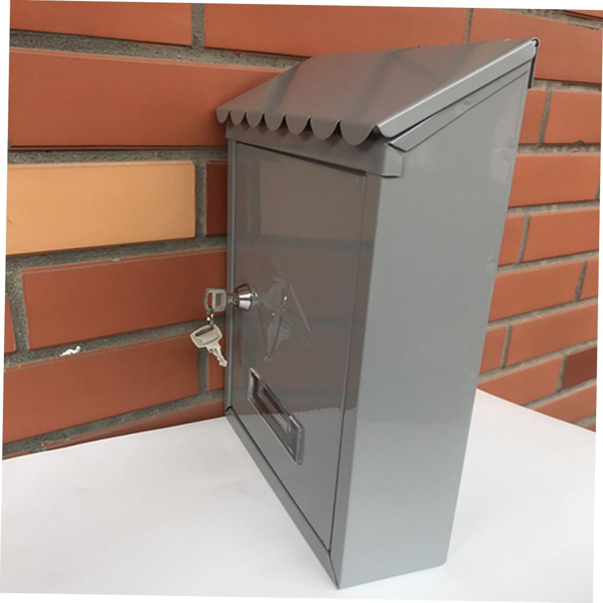 Angoily 1pcs Vintage Wall Mount Mailbox Lock Rain Letter Box for Home and Garden Easy Installation Sturdy Tinplate Design Secure Outdoor Mail Collection Silver