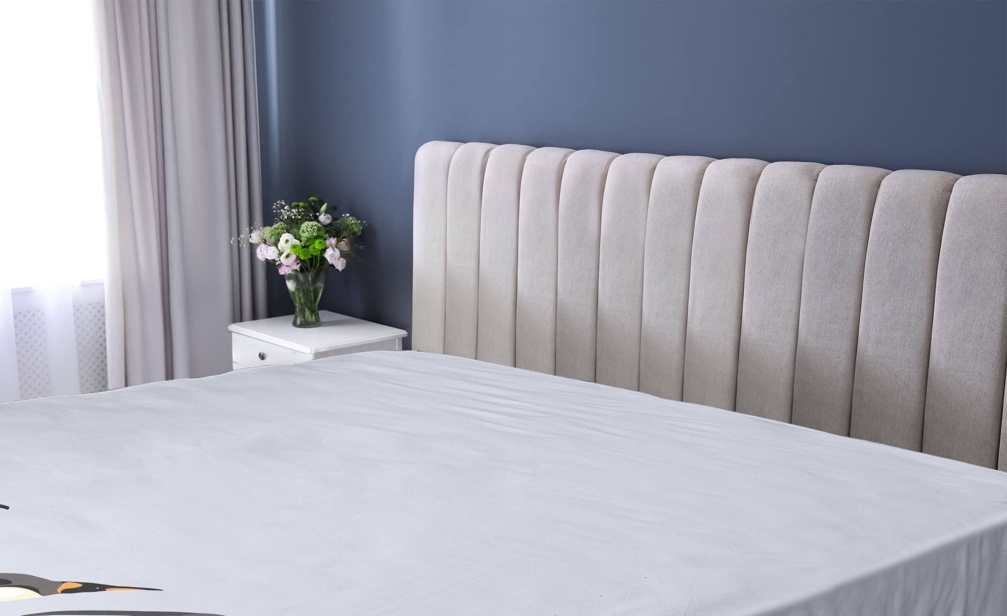 Ambesonne Animal Fitted Sheet, Penguins on Polar ICY Land Winter Climate Arctic Cold Season Creatures Print, Bed Cover with All-Round Elastic Pocket for Comfort, California King, White Lilac