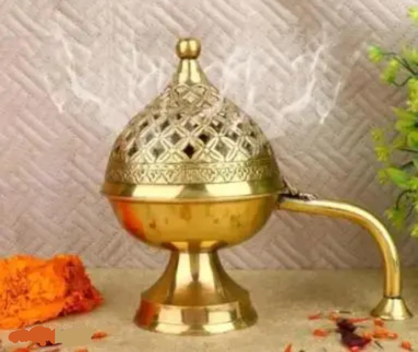 Brûleur d'encens décoratif style temple en laiton doré, une idée cadeau idéale
