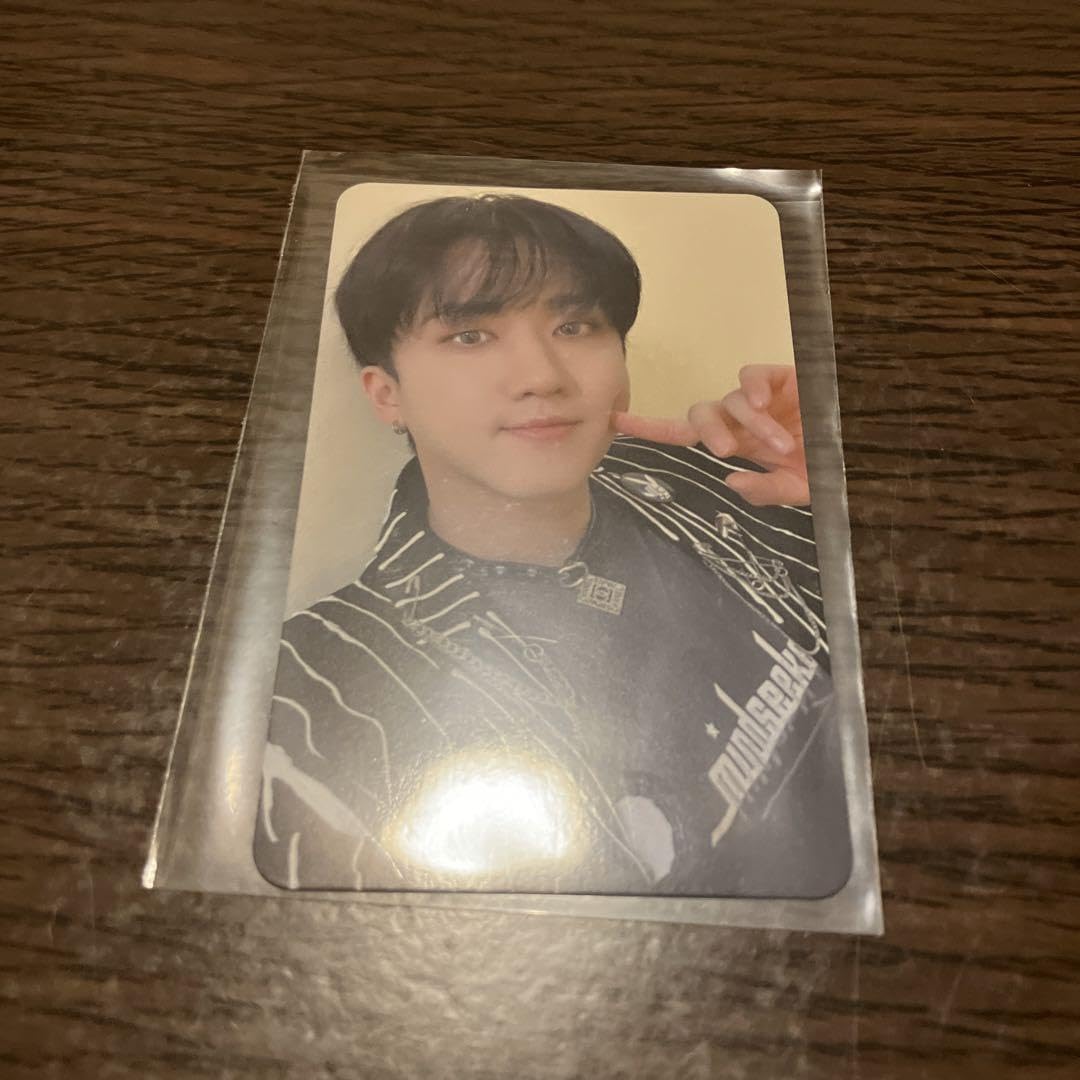 Amazon.co.jp: straykids スキズ 会場限定トレカ 大阪 2日目