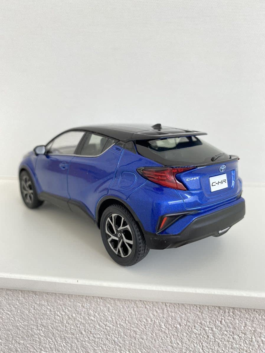 1/30 トヨタ C-HR(ブラック×ネビュラブルーメタリック) カラーサンプル Amazon | 新型 C-HR ミニカー 1/30 カラーサンプル 2NH ブラック