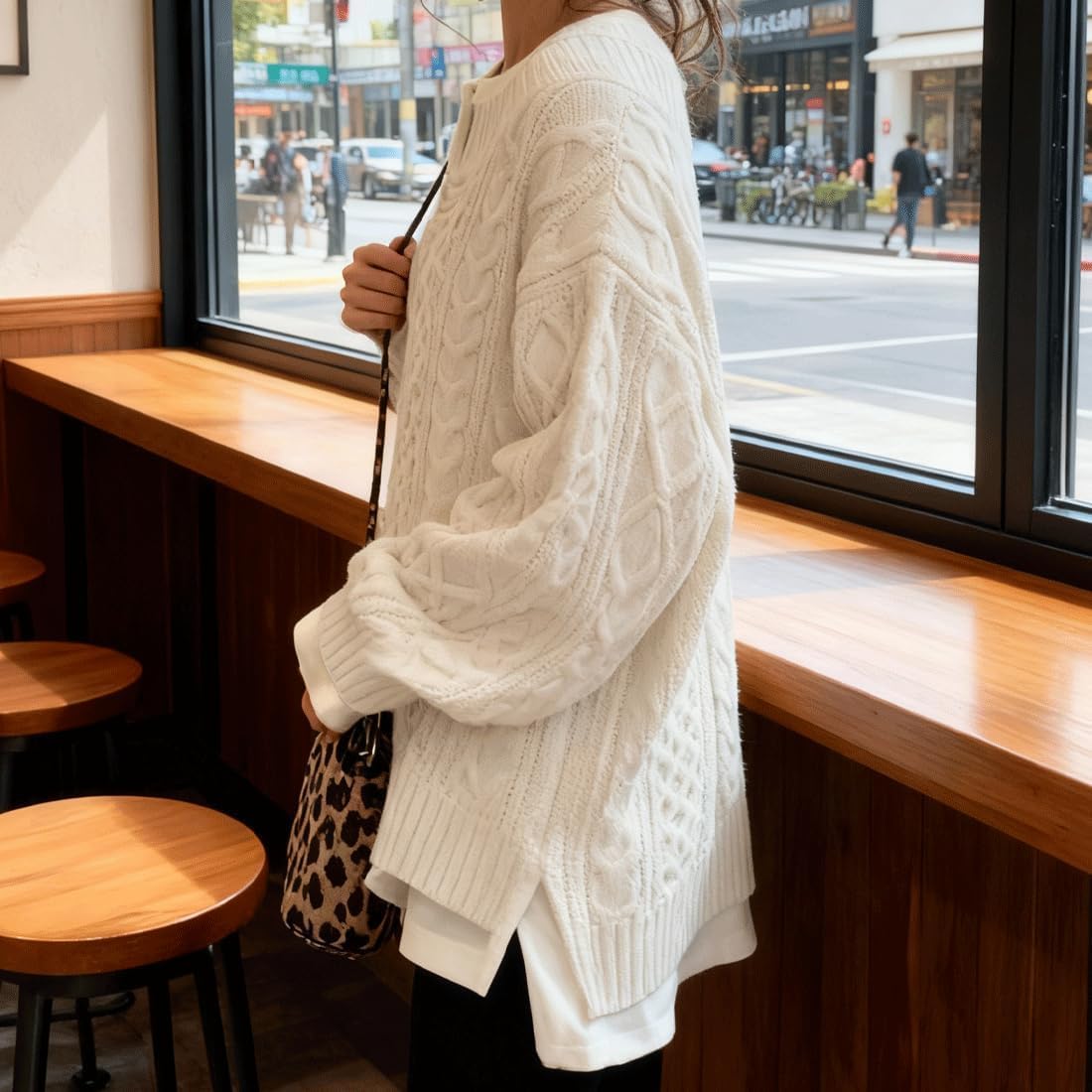 Maglione Invernale da Donna a Collo a V, a Maniche Lunghe, in Maglia a trecce Spessa e Calda, Modello Ampio e Comodo.