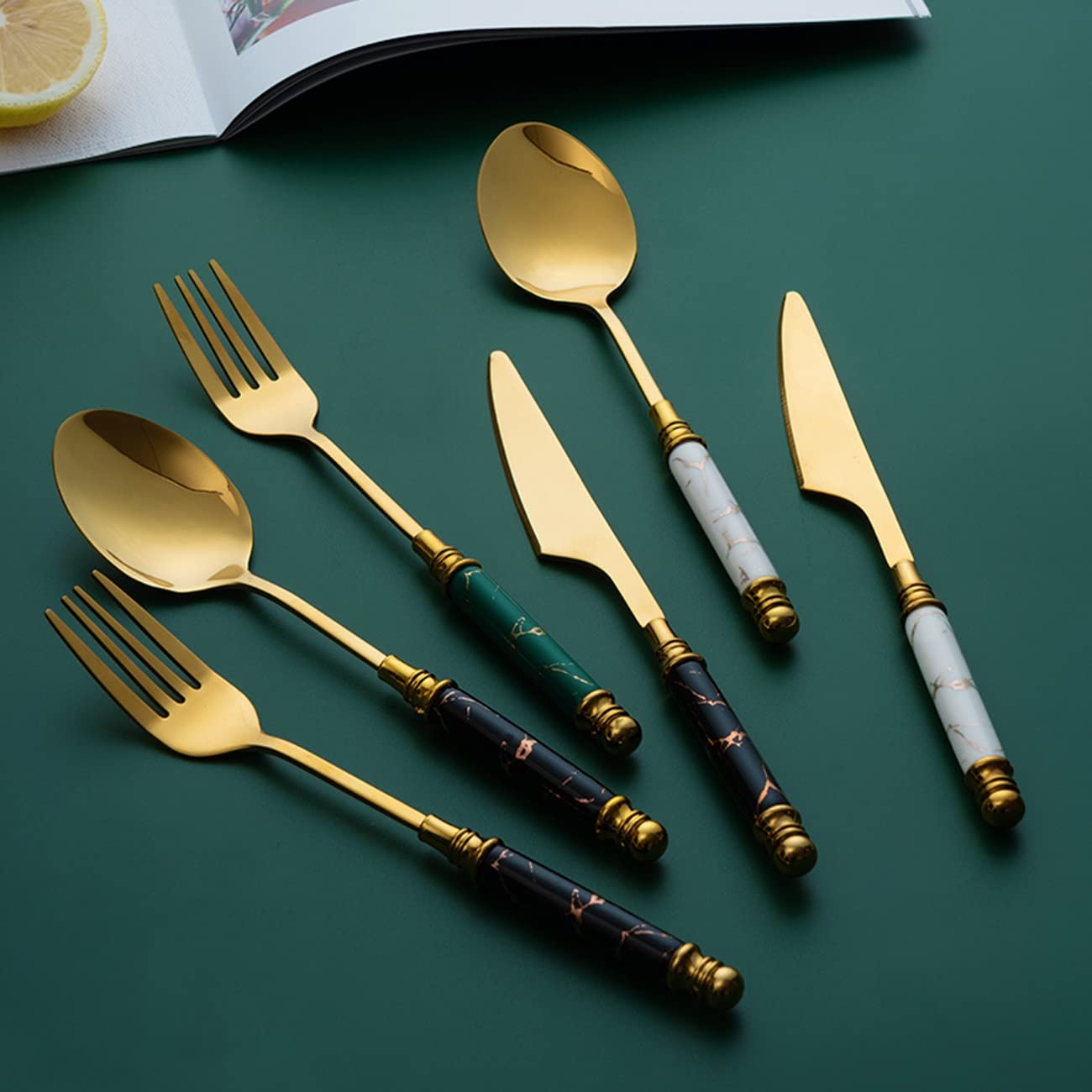 Ce Set de Couverts 3 pièces, en Acier Inoxydable de qualité supérieure avec Manche en céramique, Comprend Couteaux, fourchettes et cuillères. Idéal pour Les Repas de fêtes et Les réceptions.
